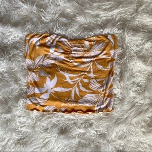 Tillys yellow flowery crop top !! 💛💛